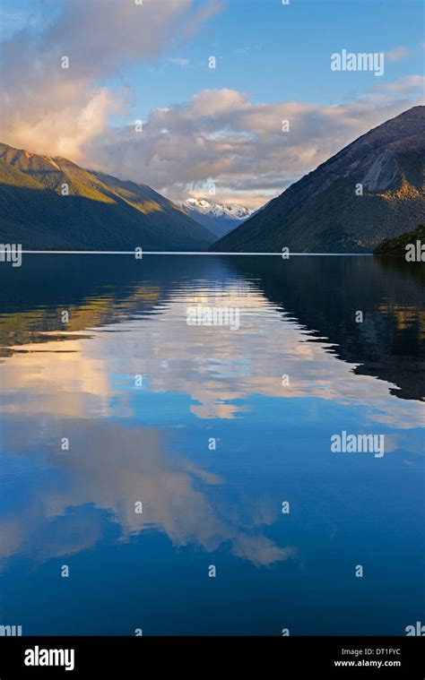 El Lago Rotoiti Parque Nacional De Los Lagos De Nelson Isla Del Sur