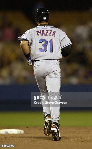 Mike Piazza Home Run Photos and Premium High Res Pictures - Getty Images