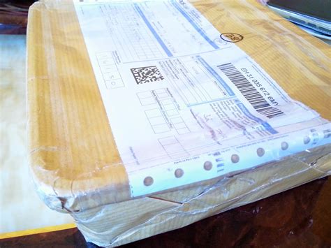 bungkusan kuih bulan  sampai