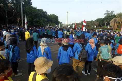 FOTO Mahasiswa Dan Buruh Kembali Tolak UU Omnibus Law Di Hari Sumpah