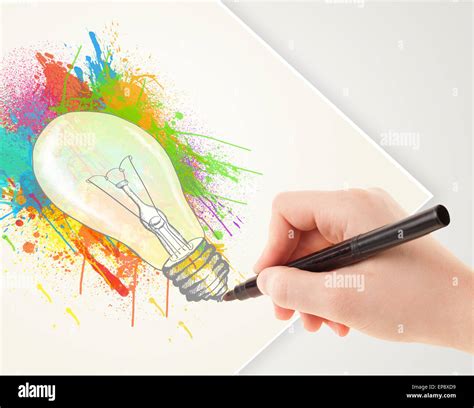 Hand drawing colorful idea light bulb with a pen Stock Photo - Alamy