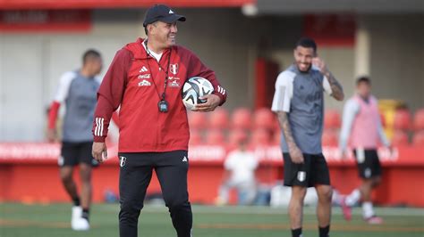 Perú Vs Alemania La Línea De 5 Que Planteará Juan Reynoso En El Campo