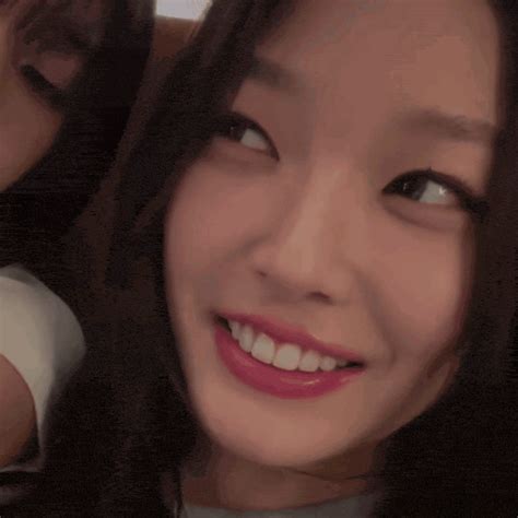 yoonchae katseye gif yoonchae katseye sideeye discover share gifs