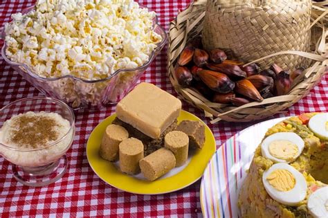 Doces E Comidas T Picas Da Festa Junina Brasileira Cuscuz Amendoim Doce