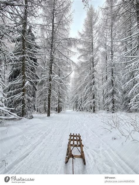 Frau Spaziert Im Schnee Im Wald Ein Lizenzfreies Stock Foto Von Photocase