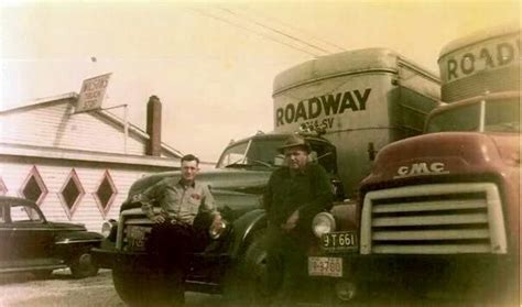 Roadway Express In The 1950s Vintage Trucks Classic Chevy Trucks Trucks