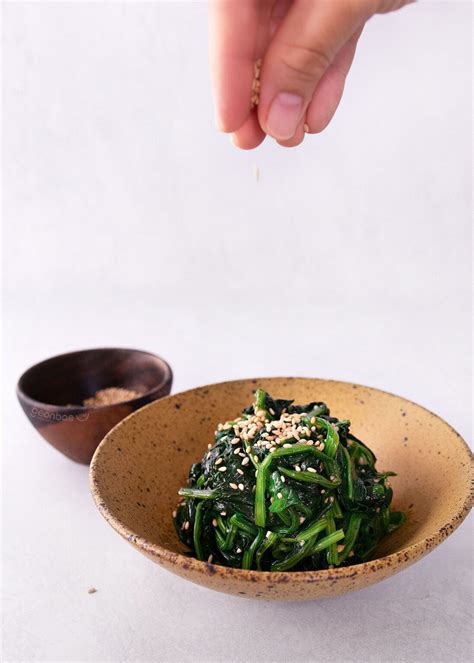 5 Minute Sigeumchi Namul Spinach Side Dish 시금치나물 Geonbae