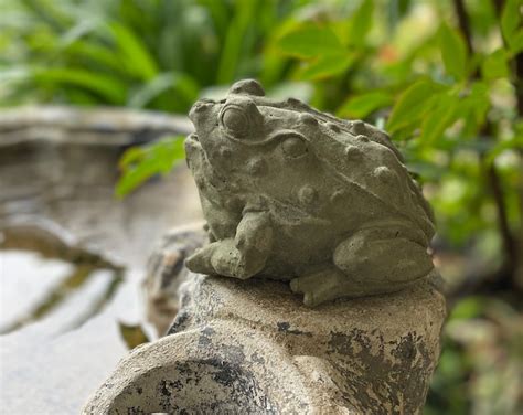 Frog Statue Concrete Frog Figure Cement Garden Decor Valentine Frog