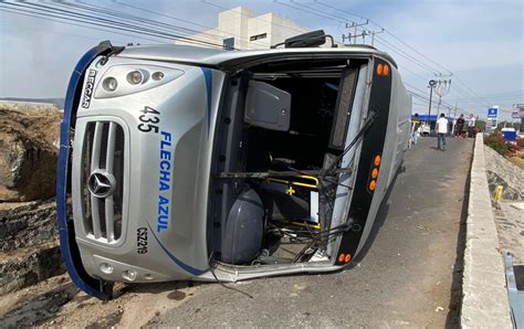 Vuelca Cami N De Pasajeros En La Carretera M Xico Quer Taro Esto Sabemos