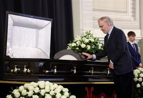 Russian ballet world says farewell to celebrated dancer Shklyarov after