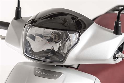 Motorrad Vergleich Peugeot Tweet 125 2019 Vs Peugeot Metropolis Allure