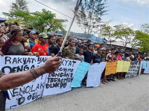 Dua Pengunjuk Rasa Penolakan Pemekaran Provinsi Papua Di Dekai