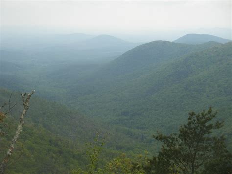 Hiking the Appalachian Trail, New Hampshire - PILOT GUIDES