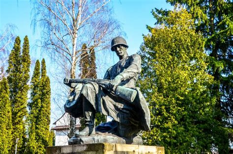 Tombe Dei Soldati Caduti Nella Seconda Guerra Mondiale Nel Cimitero Di