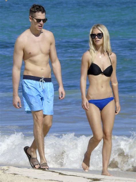 7 Hot Sexy Lauren Kennedy Bikini Pics