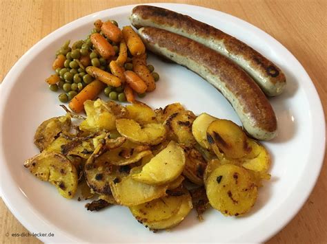 Geflügelbratwurst Bratkartoffeln mit Erbsen und Möhren ess dich lecker