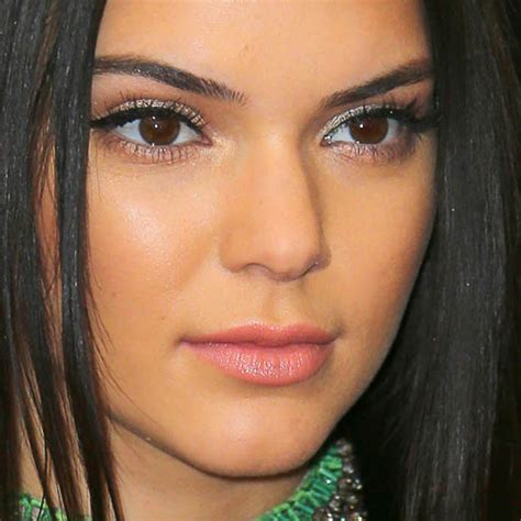Kendall Jenner Makeup Bronze Eyeshadow Brown Eyeshadow Nude Lipstick Steal Her Style