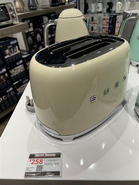 BNIB SMEG Breakfast Set Kettle And Toaster In Cream Colour TV