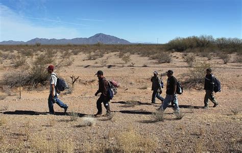 Lateral Deportation Migrants Crossing The Mexican Border Fear A Trip