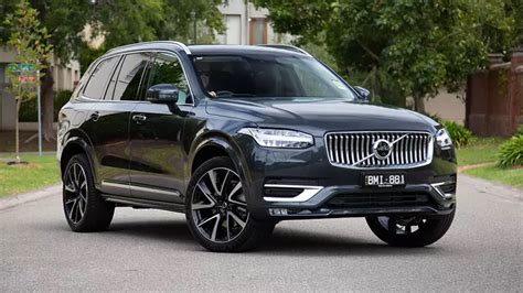 Volvo XC90 Ultimate 2.0 2023 uma das versões intermediária do Híbrido ...