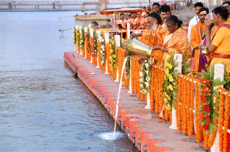 श्री राम जन्मभूमि मन्दिर में रामलला के दर पर पहुंचीं राष्ट्रपति द्रौपदी