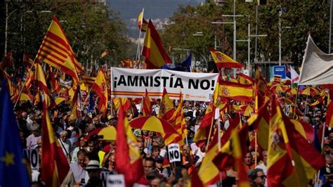 Spanien I Dag Nyheder Massiv Demonstration I Barcelona Mod Amnestien