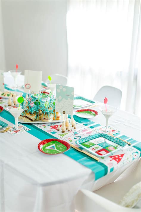 10 Things You Need To Style Your Christmas Dinner Table - Dream Green DIY