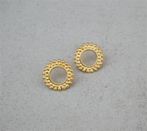 Small Dotted Circle Stud Earrings in Gold Minimalist Gold - Etsy