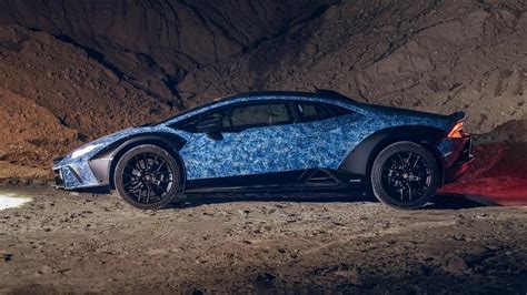 Lamborghini Huracán Sterrato Opera Unica una one off con una vernice