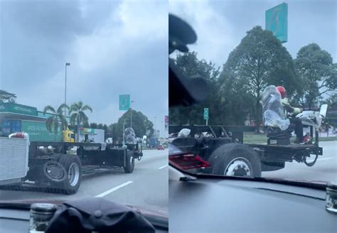 A Rare Sight Man Spotted Driving Naked Bus On Malaysian Highway SYOK