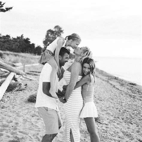 Stop struggling with food tracking… && let’s hit your macro goals! 📊