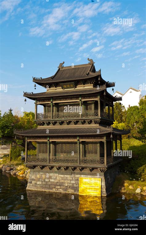 Hunan Yueyang Yueyang Tower Yueyang Tower Yuan Stock Photo Alamy