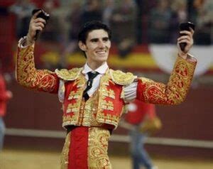 Award-winning Spanish matador Victor Barrio gored to death by bull ...