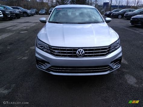 Reflex Silver Metallic Volkswagen Passat R Line Photo