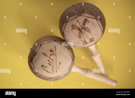 Maracas Cubanos Instrumento Musical Tradicional Aislado De Cerca Hecho