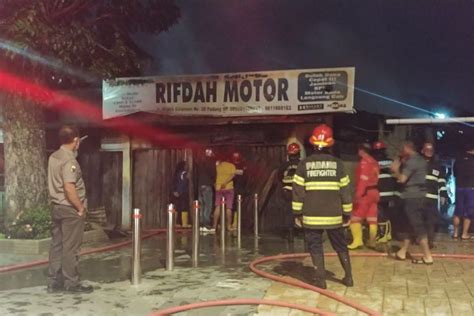 2 Petak Toko Dan 50 Sepeda Motor Ludes Terbakar Di Padang Sebegini