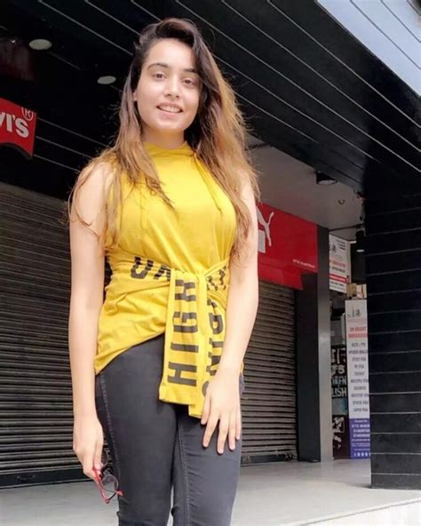 Hot Sexy Barbie Maan Bikini Pics