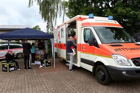 Blaulichttag auf dem Marktplatz Leopoldshöher Nachrichten