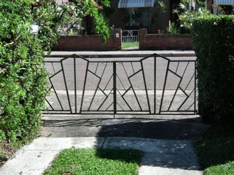 28 Inspiring Wrought Iron Gate Designs for Your Fence and Driveway - EdgeFurnish