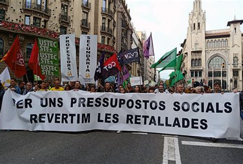 Els docents surten al carrer per reclamar baixades de ràtio i de