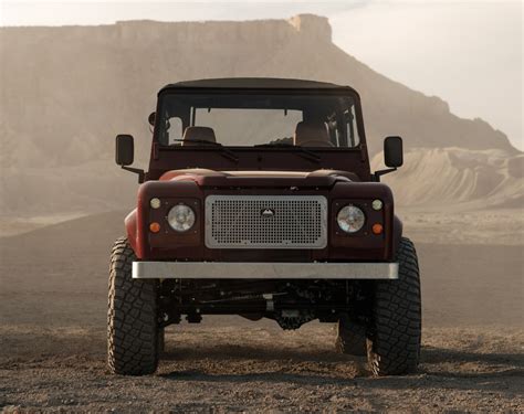 El Tributo Perfecto Al Original Land Rover Defender Es Este Restomod