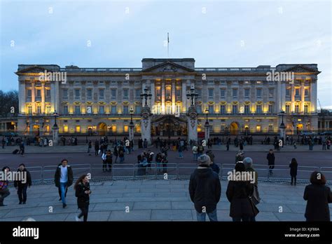 Exterior Of Buckingham Palace Westminster London Uk Stock Photo