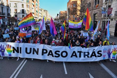 Andalucía ignora a los menores trans y dice en una guía para padres que