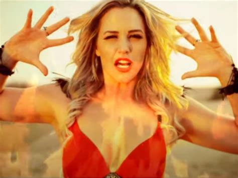 Video Mia Malkova Looks Smoking Hot In Just Do It Freak Out Song