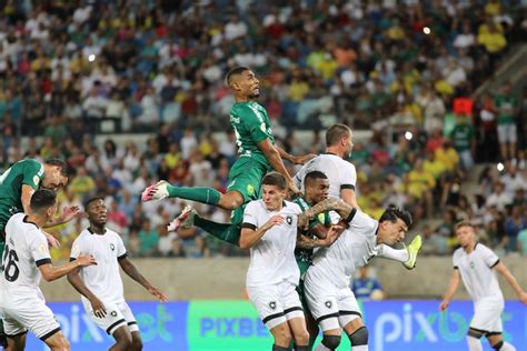 Botafogo anuncia contratação do meia Carlos Eduardo Gazeta Esportiva