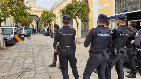 Juzgan a cuatro agentes acusados de agredir a un varón con la placa