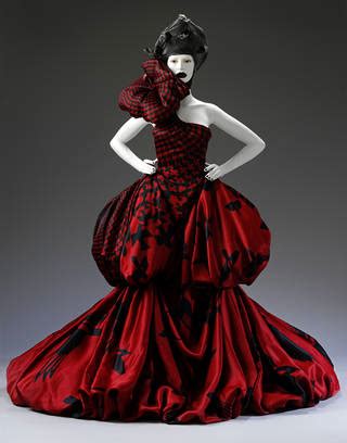 Alexander McQueen – an introduction · V&A