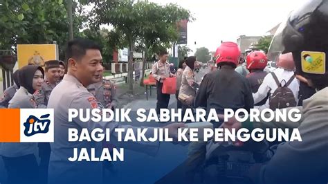 Pusdik Sabhara Porong Bagi Takjil Ke Pengguna Jalan Youtube