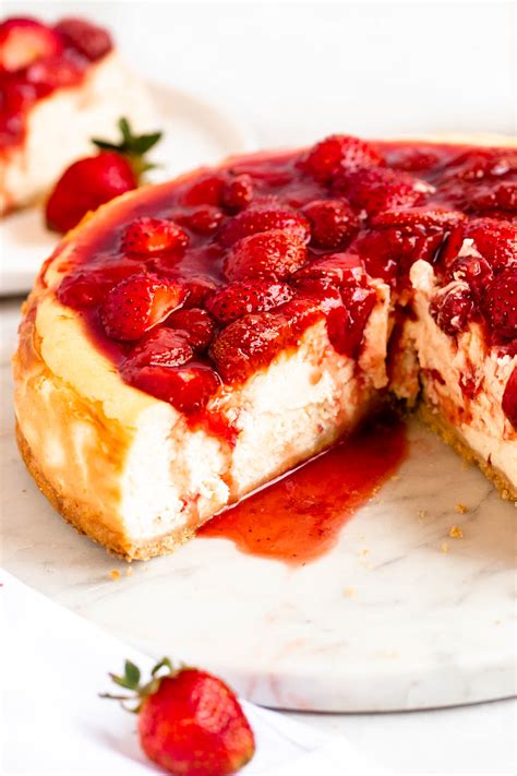 Strawberry Cheesecake W Strawberry Sauce Rich And Delish