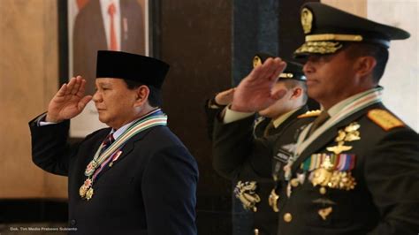 Foto Pengamat: Penganugerahan Pangkat Istimewa TNI untuk Prabowo Sesuai UU